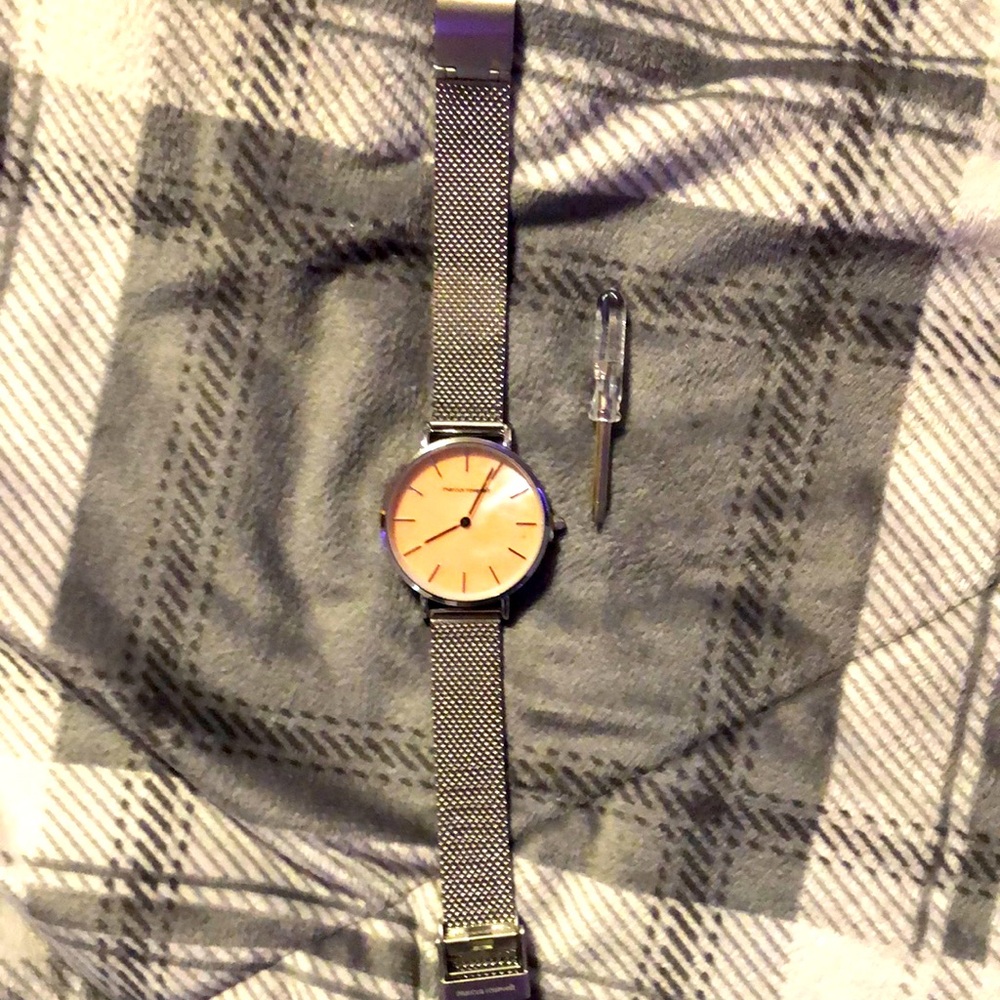 Beautiful Marcus Rosevelt watch in silver. Never been warned